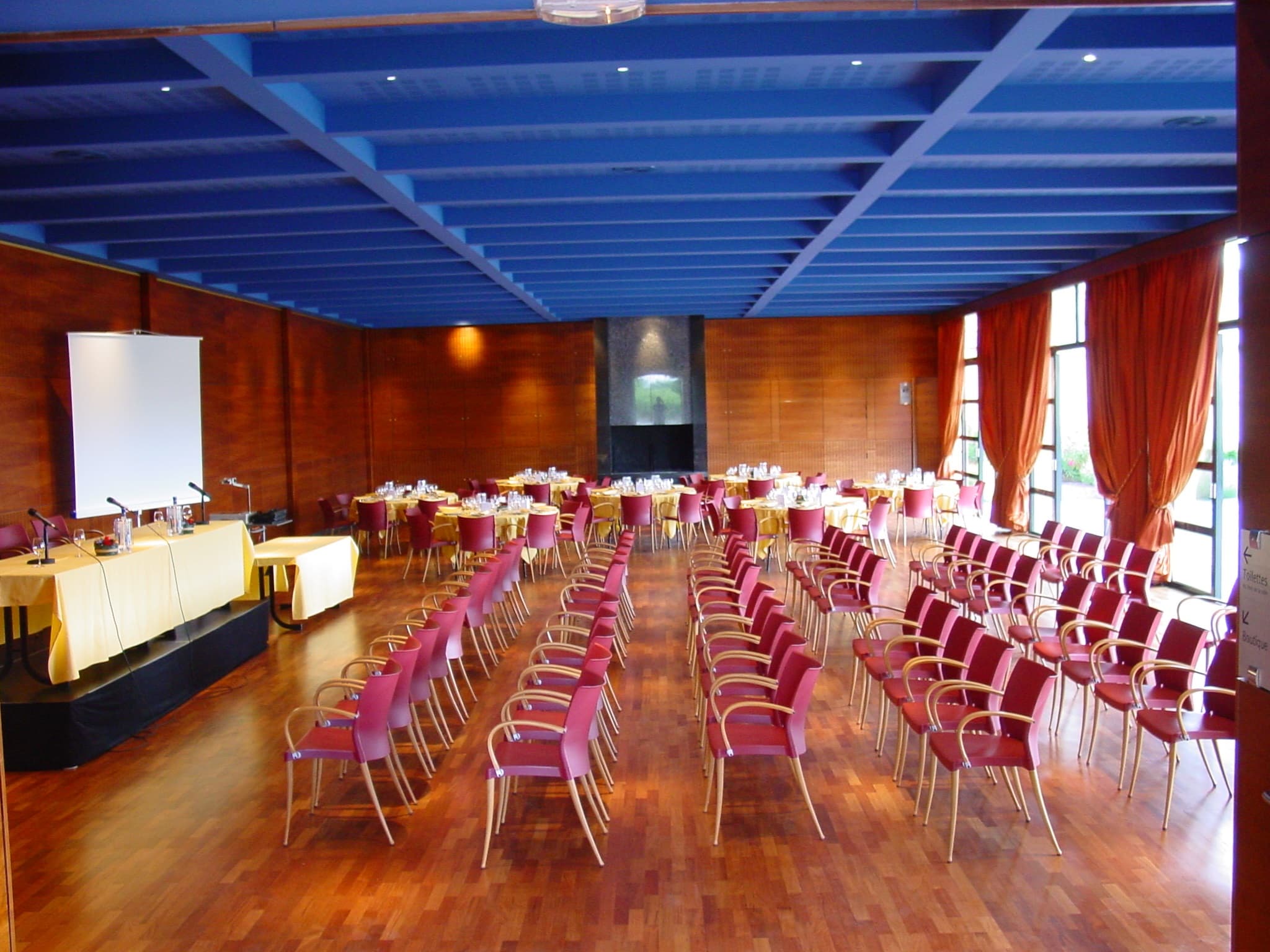 Salle du Château Bertinerie aménagée pour un séminaire