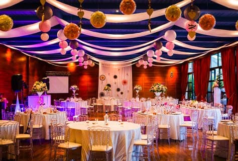 Salle du Château Bertinerie dressée et décorée pour un dîner de mariage