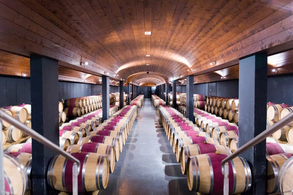 Visite des caves à barriques du Château Bertinerie
